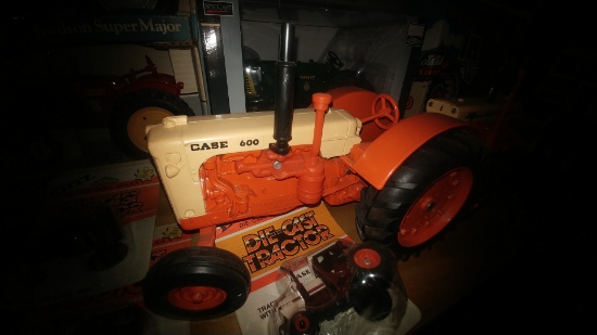 Case 600 Tractor 1/16 Scale