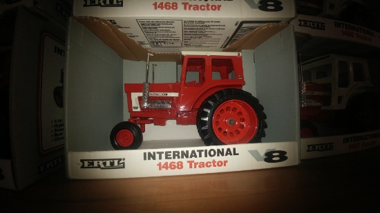 IH 1468 Tractor 1/16 Scale