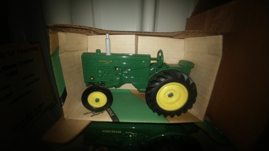 JD M Tractor 1/16 Scale