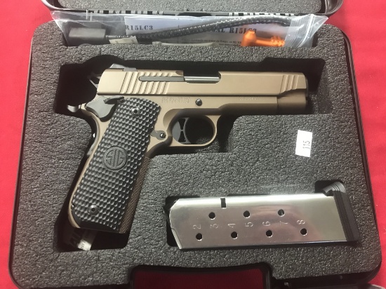 Sig Sauer Md. 1911 .45 cal. Auto in Hard Case