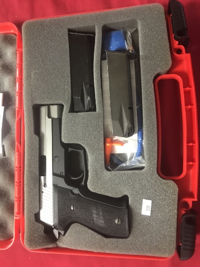 Sig Sauer Md. P226 Stainless .40 S&W with extra clip and hard case
