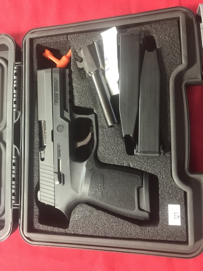 Sig Sauer Md. P250 .40 S&W in hard case never been fired