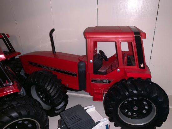 International 7488 1/16 Scale Toy Tractor