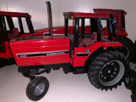 International 5088 1/16 Scale Toy Tractor