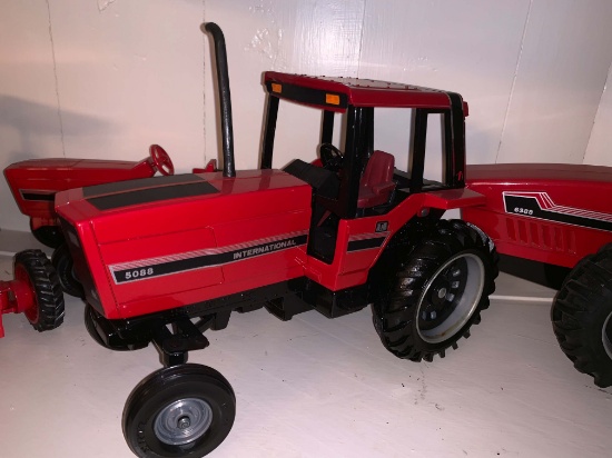 International 5088 1/16 Scale Toy Tractor