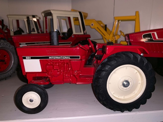 International 684 1/16 Scale Toy Tractor
