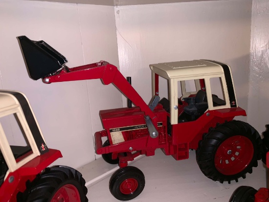 International 1586 1/16 Scale Toy Tractor