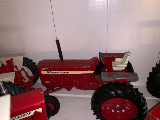 International Canadian 1026 Hydro 1/16 Scale Toy Tractor