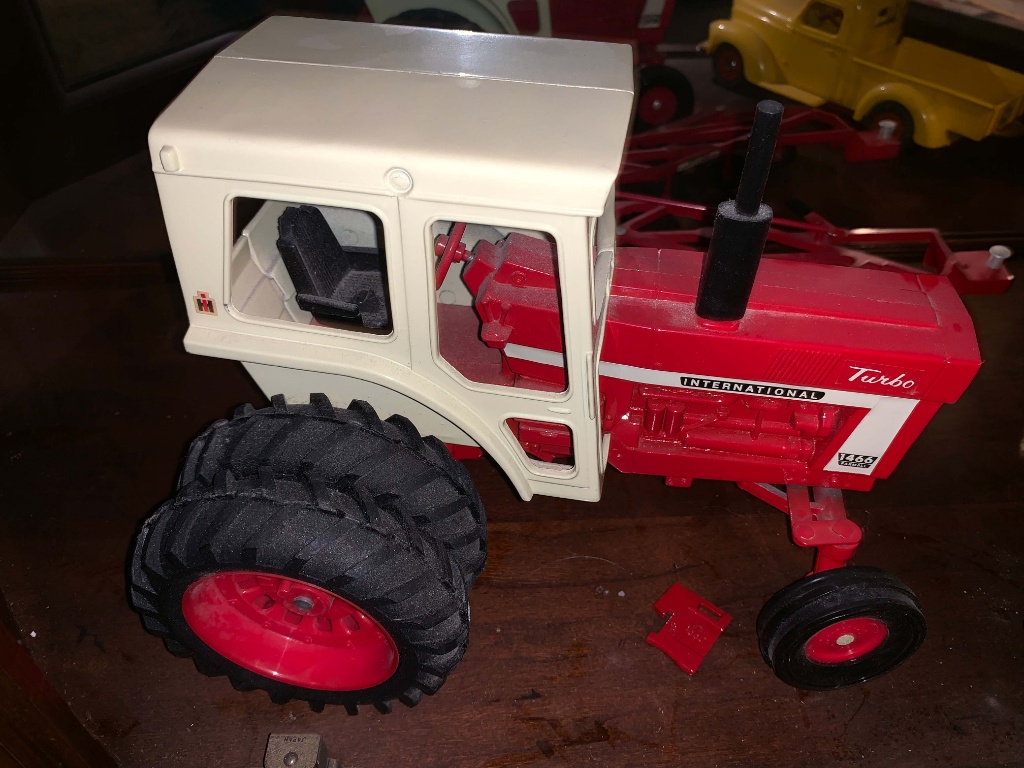 1466 international toy tractor