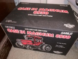 Case IH Magnum 8950 1/16 Scale Toy Tractor with Box