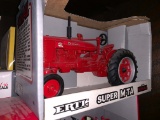 Farmall Super M-TA 1/16 Scale Toy Tractor with Box