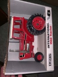 International 1568 1/16 Scale Toy Tractor with Box