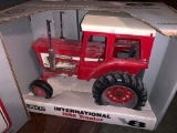 International 1568 1/16 Scale Toy Tractor with Box