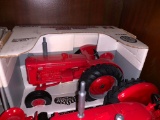 International 600 Diesel 1/16 Scale Toy Tractor with Box