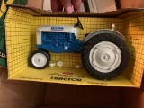 Ford 4000 Die-Cast Metal 1/16 Scale Toy Tractor with Box