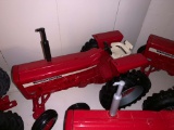 International 826 1/16 Scale Toy Tractor