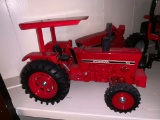 International 784 1/16 Scale Toy Tractor