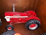 International 660 1/16 Scale Toy Tractor