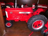 Farmall 450 Diesel 1/16 Scale Toy Tractor