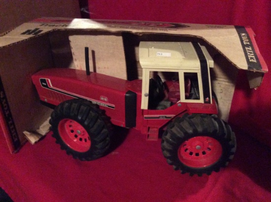 IH 3588 2+2 Tractor 1/16