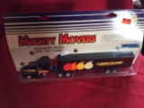 Ertl Mighty Movers Northland KW T600A w/ Van Trailer Semi 1/64
