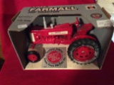 Ertl Farmall 350  1990 Red Power Round Up Tractor  1/16