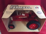 Ertl Farmall 350 Tractor 1/16