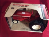 IH Narrow Front Tractor 1/16