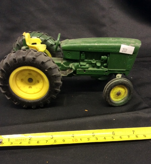 John Deere Tractor  1/16