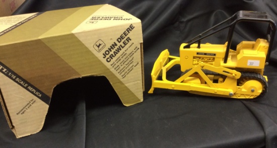 Ertl John Deere Crawler With Rubber Tracks W/Box  1/16
