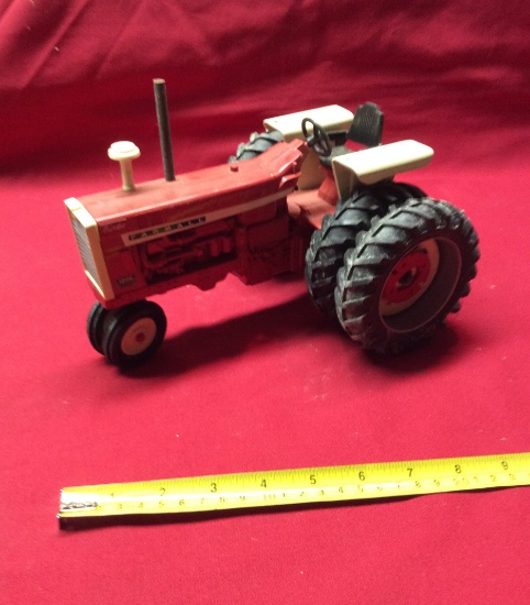 Farmall 1206  Tractor  1/16