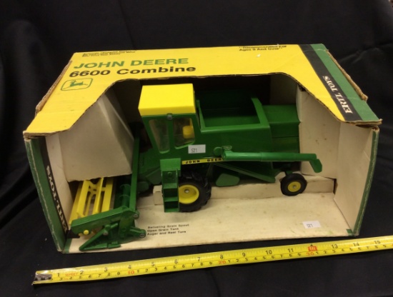 Ertl John Deere 6600 Combine