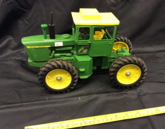 Ertl John Deere 4wd Tractor  1/16