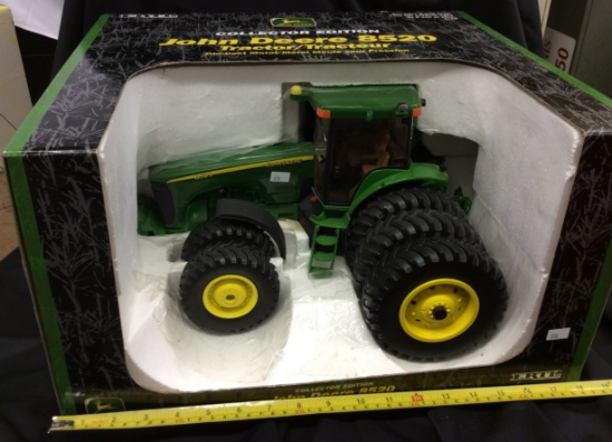 Ertl Collector Edition John Deere 8520  1/16