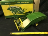 John Deere Pull Type Toy Combine W/Box   1/16