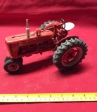 Farmall M  Tractor  1/16