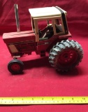 International 1586 With Cab Tractor  1/16