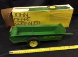 Ertl John Deere Spreader W/Box   1/16