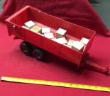 Red Dump Trailer With Blocks 1/32
