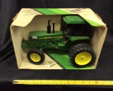 Ertl John Deere MFWD Row-Crop Tractor  1/16