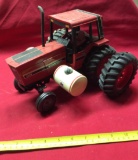 International 5088  Tractor With Saddle Tanks  1/16