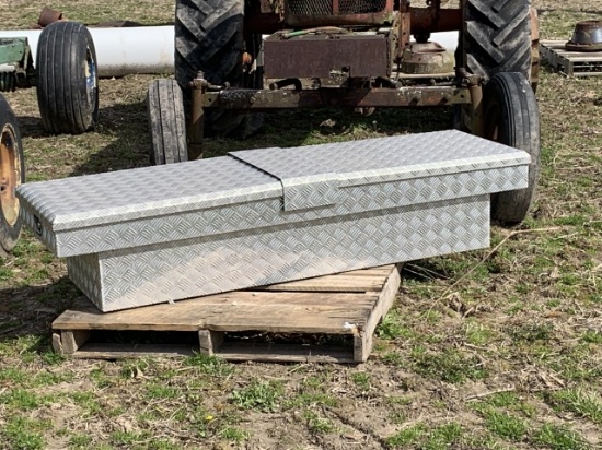 Diamond plate truck toolbox
