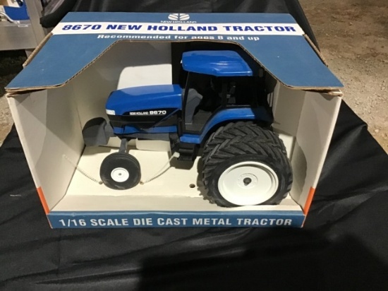 8670 New Holland Tractor 1/16 Scale