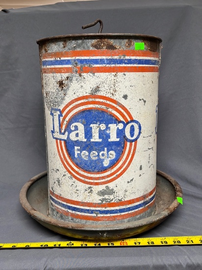 Larro feeds Chicken feeder 16"