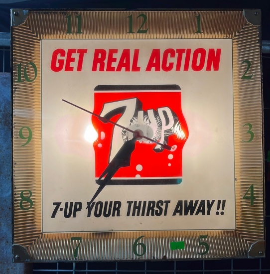 7 up wall clock 15 1/2x 15 1/2"