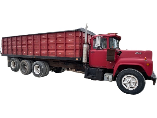 1971 Mack R685 St Grain Truck, Dump Bed, Tri-Axle, 640,755 miles, HAS TITLE, VIN R685ST21235 - A $25