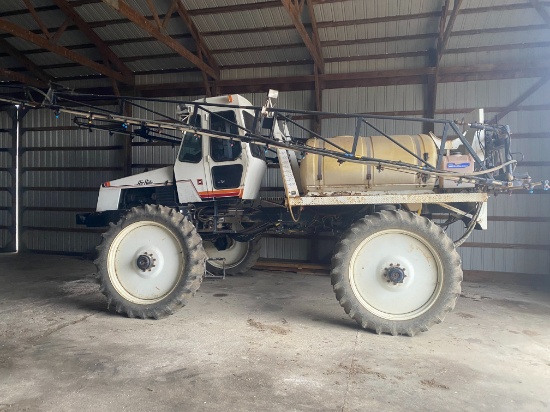 Willmar Air Ride Self-Propelled Sprayer, Diesel with Raven Monitor system