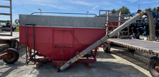 Hopper Box with Hydraulic Auger