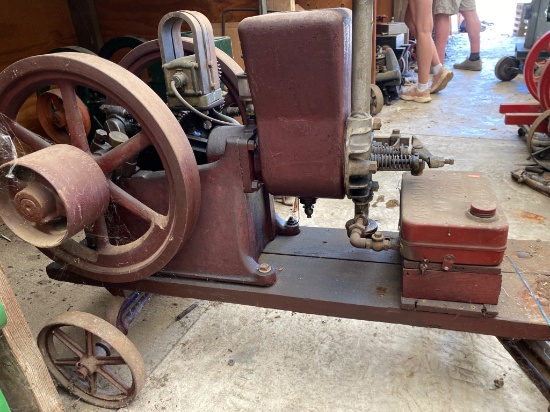 Stationary Gas Engine on Rolling Base