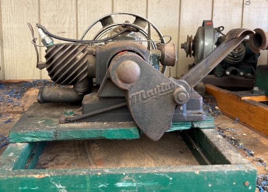 Metal Manual Crank Air Compressor Mounted on Green Base